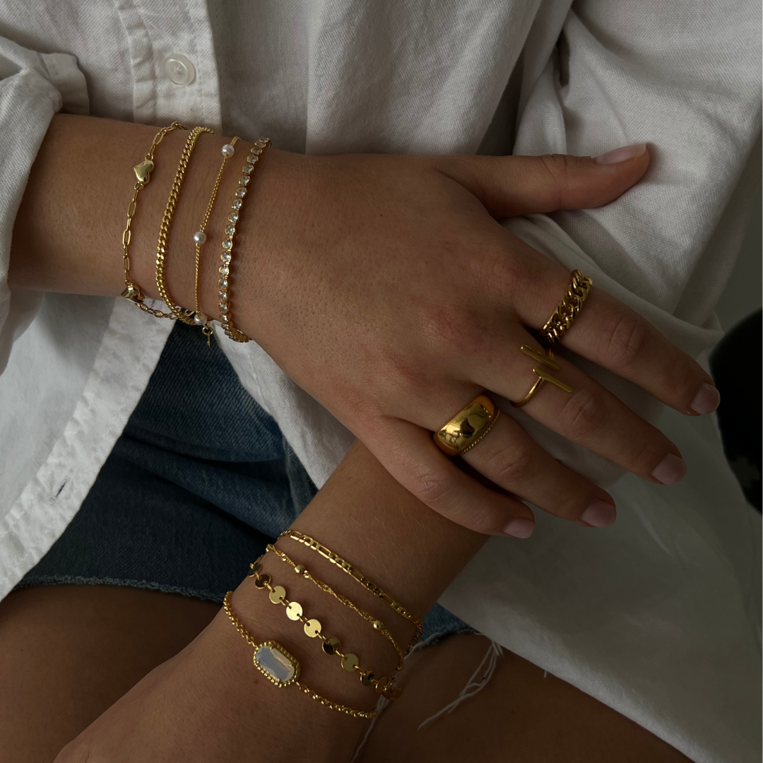 Bracelets with Discreet Elegance